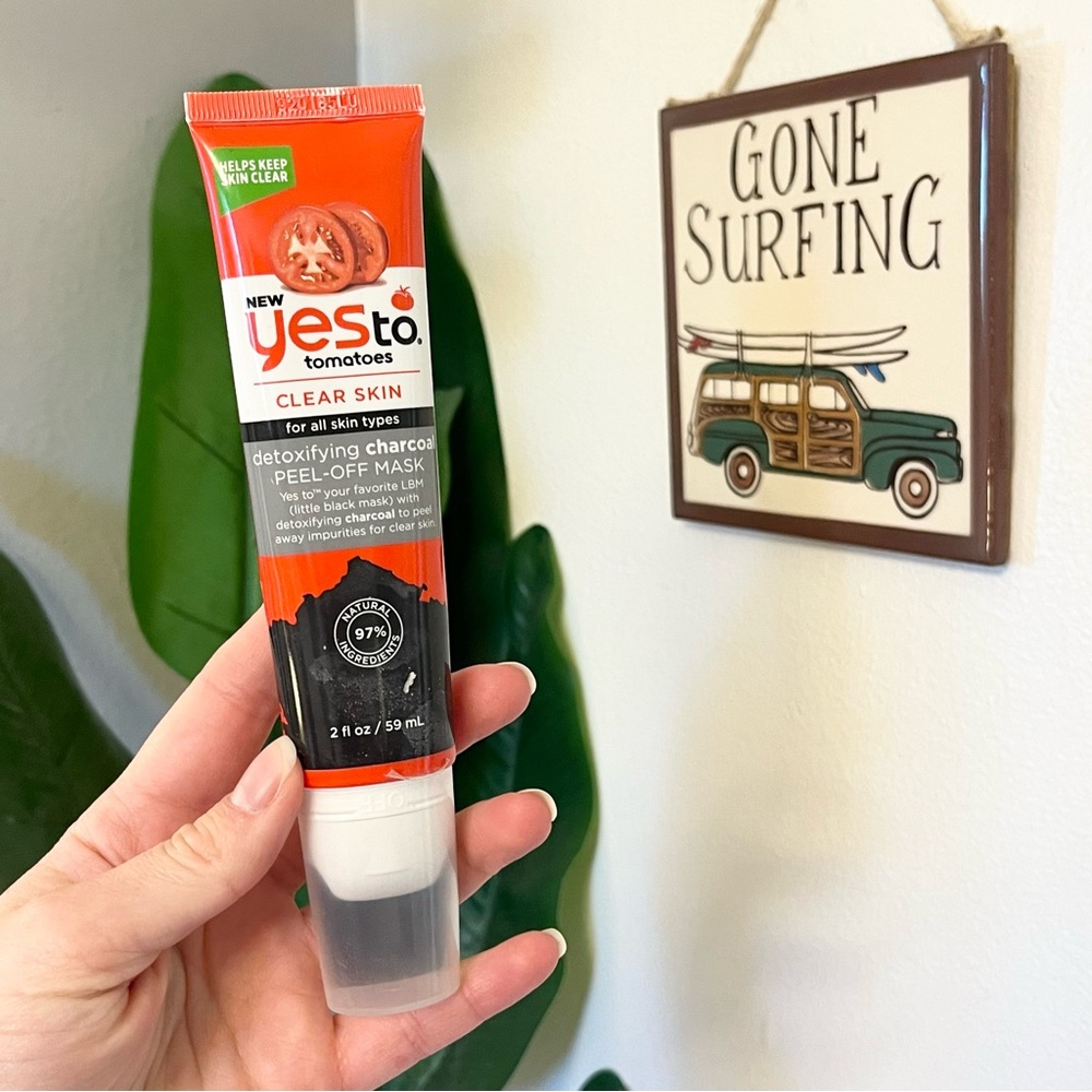 Yes to Tomatoes Clear Skin detoxifying charcoal mask